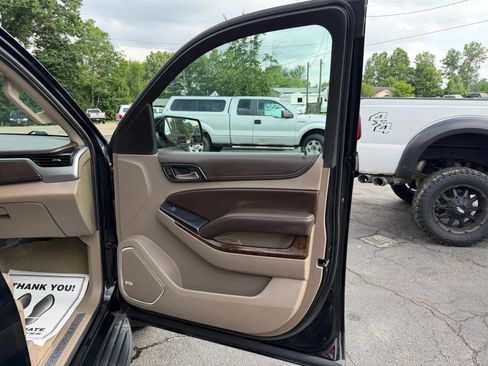 Used 2017 Chevrolet Suburban LT AWD/4WD image 29