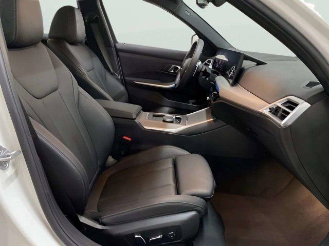 Used 2026 BMW 330i xDrive Sedan AWD/4WD image 30