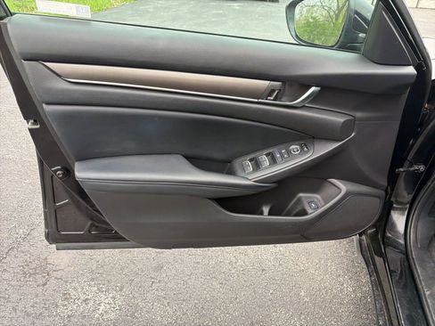 Used 2018 Honda Accord LX image 11