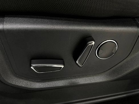 Used 2018 Ford F150 XLT w/ Equipment Group 302A Luxury AWD/4WD image 16