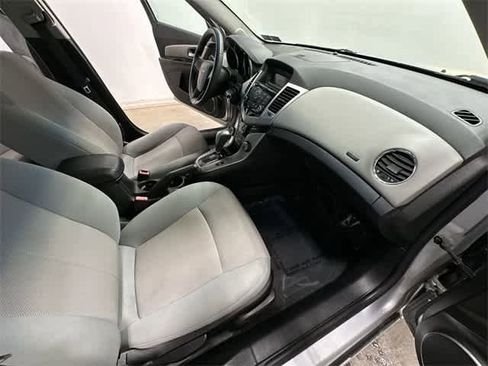 Used 2011 Chevrolet Cruze LT image 14