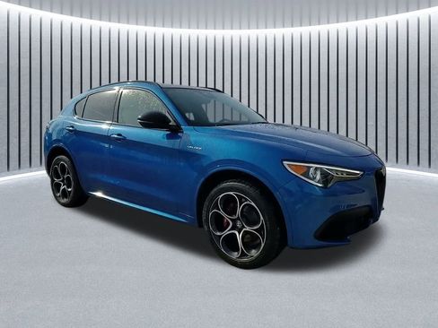 Used 2022 Alfa Romeo Stelvio Veloce image 2