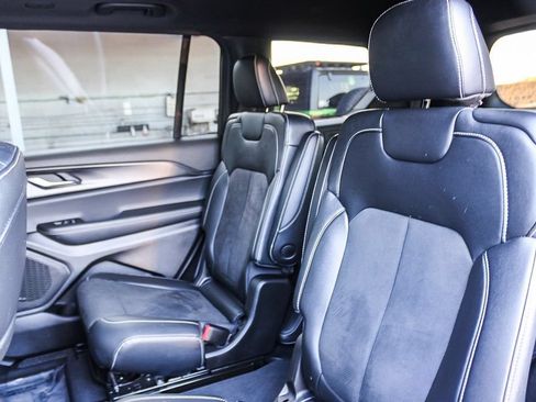 Used 2025 Jeep Grand Cherokee L Altitude RWD image 19
