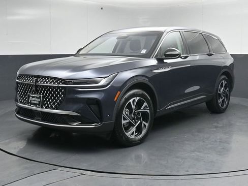 Used 2024 Lincoln Nautilus Premier w/ Equipment Group 102A image 3