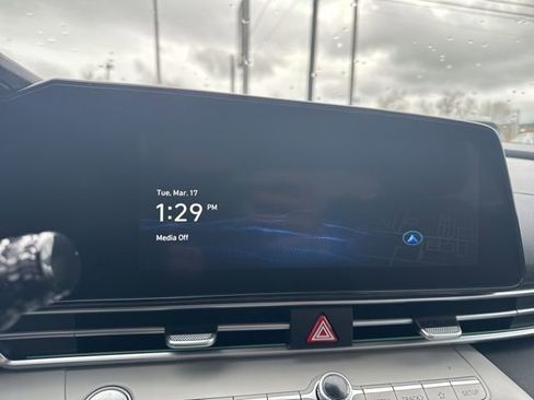 New 2026 Hyundai Elantra Limited FWD image 24