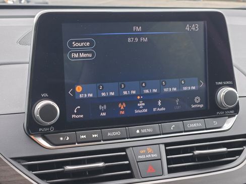 Used 2025 Nissan Altima 2.5 SV FWD image 24