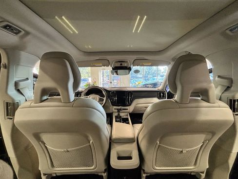 Used 2019 Volvo XC60 T5 Momentum w/ Premium Package image 23