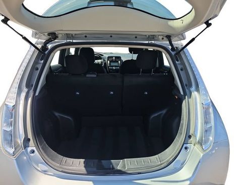 Used 2016 Nissan Leaf SV FWD image 18