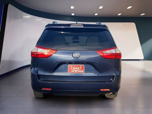 Used 2018 Toyota Sienna LE FWD image 4
