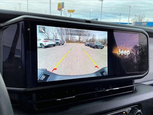 Used 2024 Jeep Gladiator Sport image 13