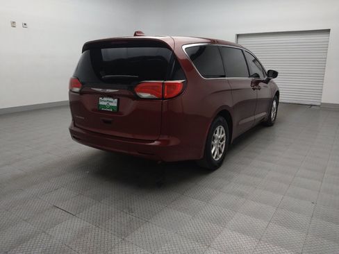 Used 2020 Chrysler Voyager LX w/ Cold Weather Group image 9