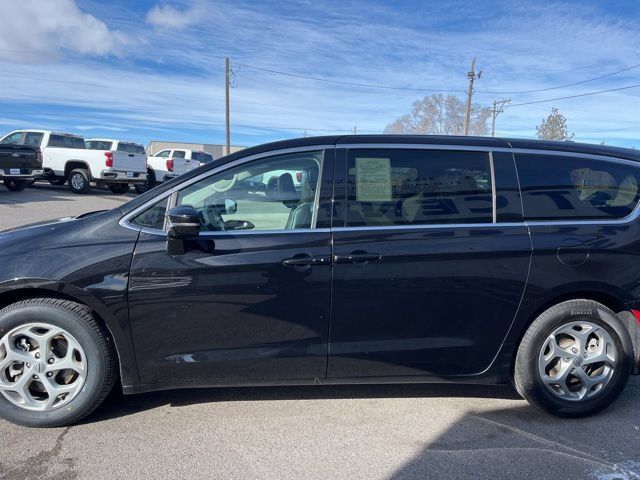 Used 2024 Chrysler Pacifica Limited FWD image 10