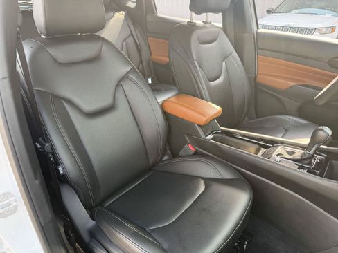 Certified 2025 Jeep Compass Limited AWD/4WD image 20