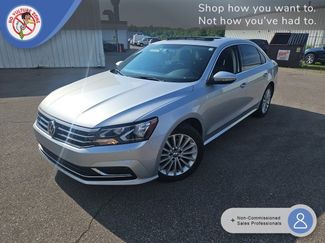 Used 2017 Volkswagen Passat 1.8T SE image 1