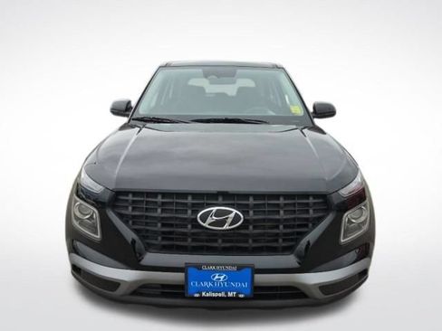 Used 2025 Hyundai Venue SE FWD image 2