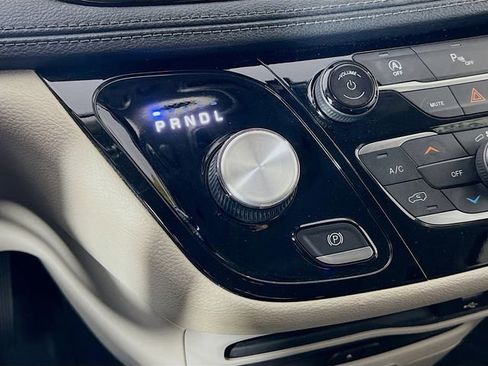 Used 2019 Chrysler Pacifica Limited FWD image 22
