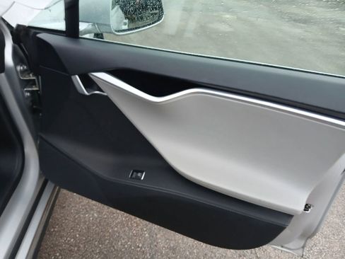 Used 2015 Tesla Model S 60 image 17