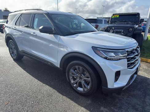 New 2026 Ford Explorer Active w/ Active Comfort Package image 5