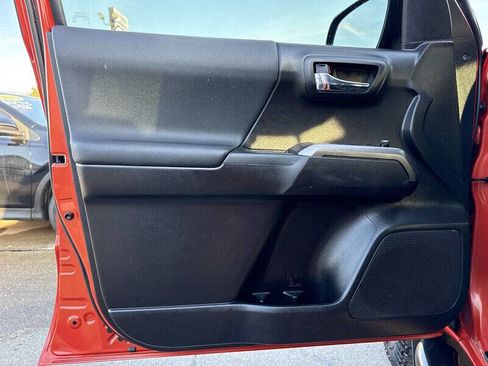 Used 2017 Toyota Tacoma TRD Off-Road w/ Tow Package (A/T) image 16