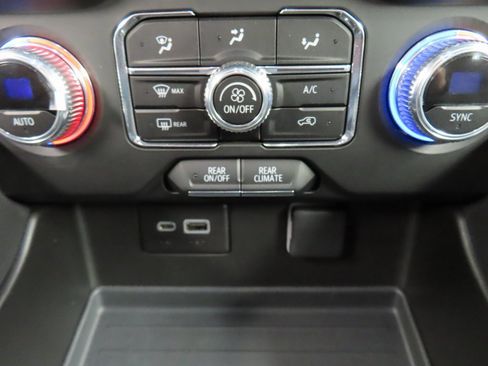 Used 2023 GMC Yukon SLE image 52