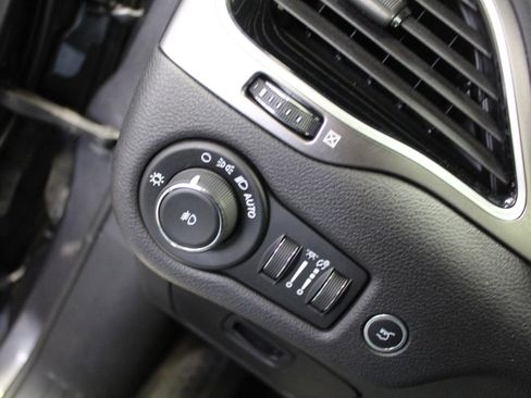 Used 2019 Jeep Cherokee Limited AWD/4WD image 11
