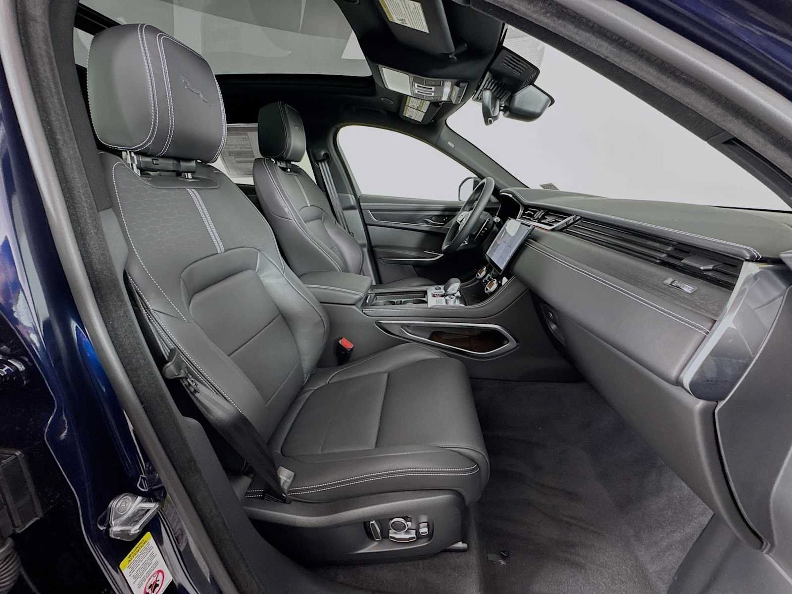 New 2025 Jaguar F-PACE R-Dynamic S AWD/4WD image 28