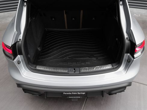 Certified 2026 Porsche Macan AWD/4WD image 26