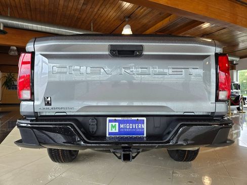 Used 2023 Chevrolet Colorado Z71 w/ Z71 Convenience Package 2 AWD/4WD image 4