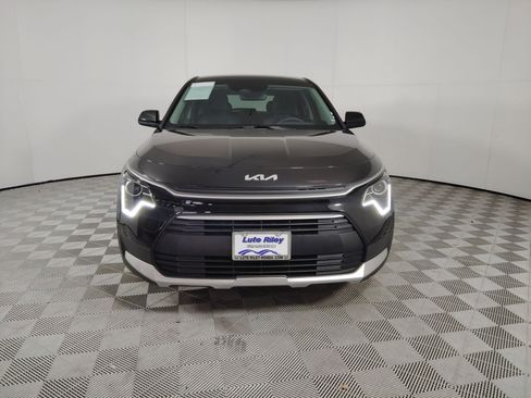 Used 2023 Kia Niro LX image 6