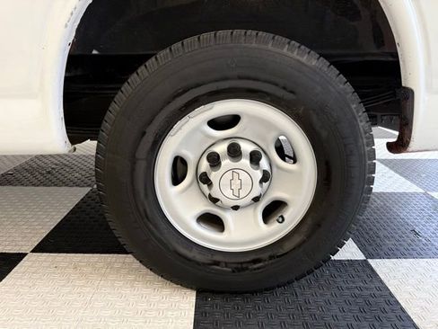 Used 2015 Chevrolet Express 2500 image 10