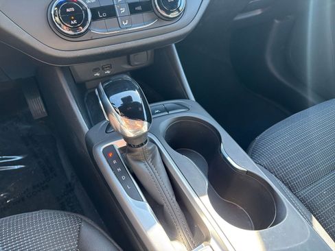 Used 2025 Buick Envista Preferred image 41