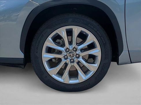 Used 2023 Toyota Highlander Limited FWD image 23