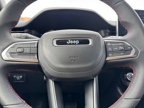 Used 2025 Jeep Compass Trailhawk AWD/4WD image 27