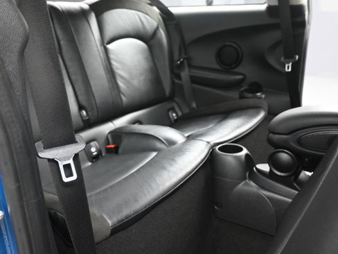 Used 2022 MINI Cooper 2-Door Hardtop image 27