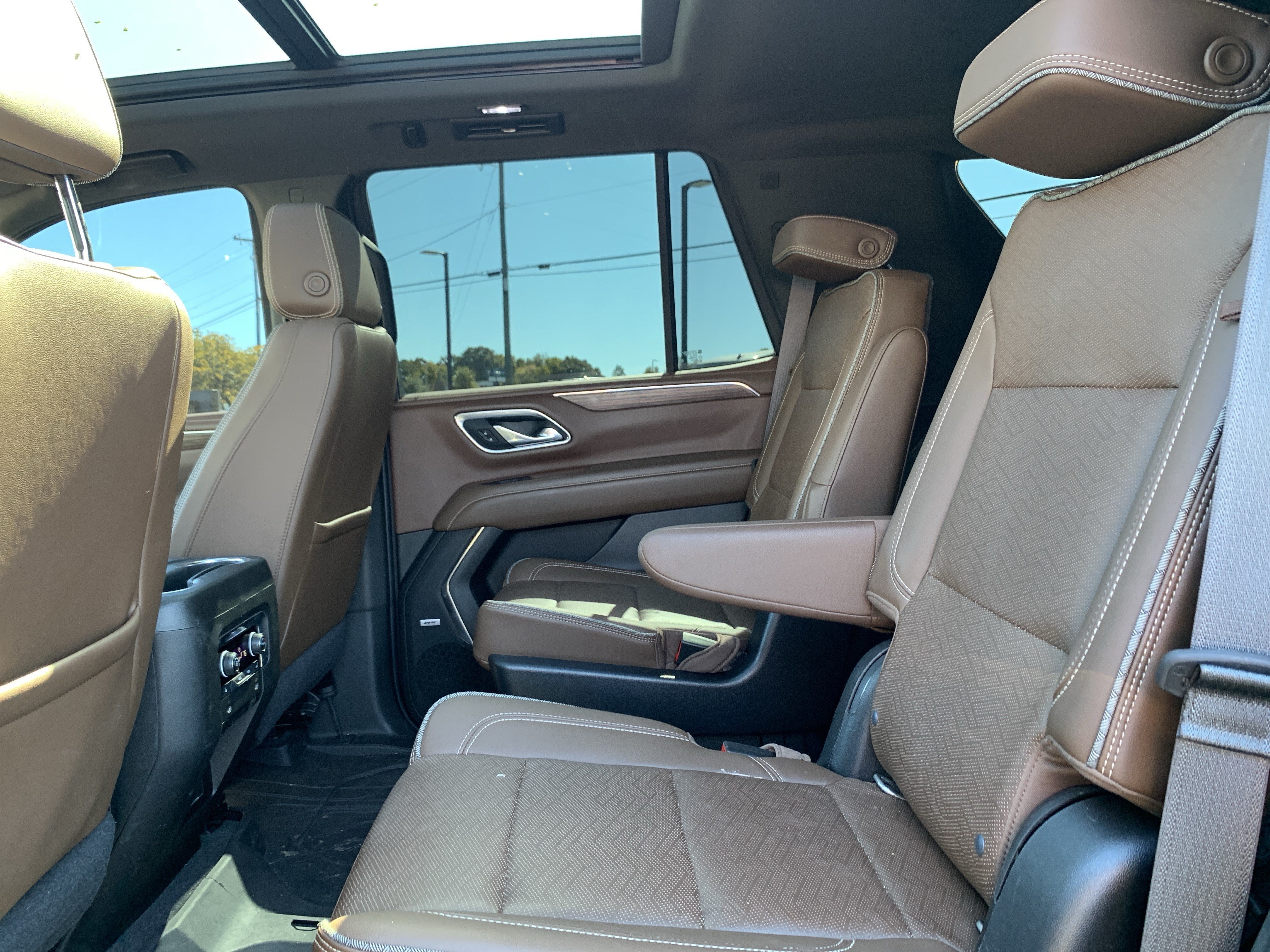 Used 2021 Chevrolet Tahoe High Country w/ Premium Package AWD/4WD image 32