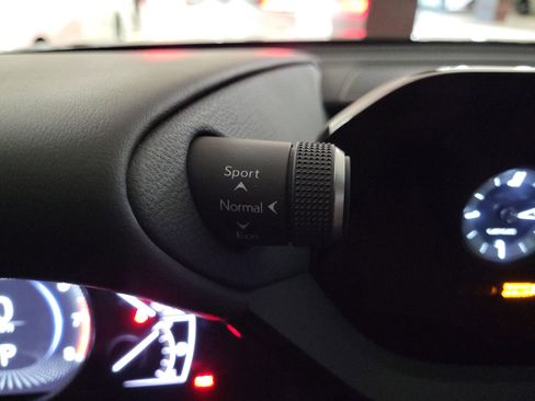 New 2025 Lexus ES 350 w/ Premium Package image 9