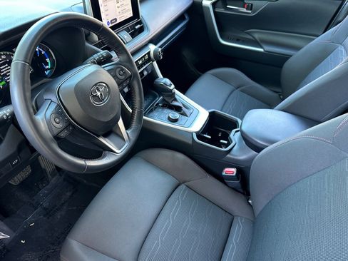 Used 2024 Toyota RAV4 SE w/ Weather & Moonroof Package AWD/4WD image 4