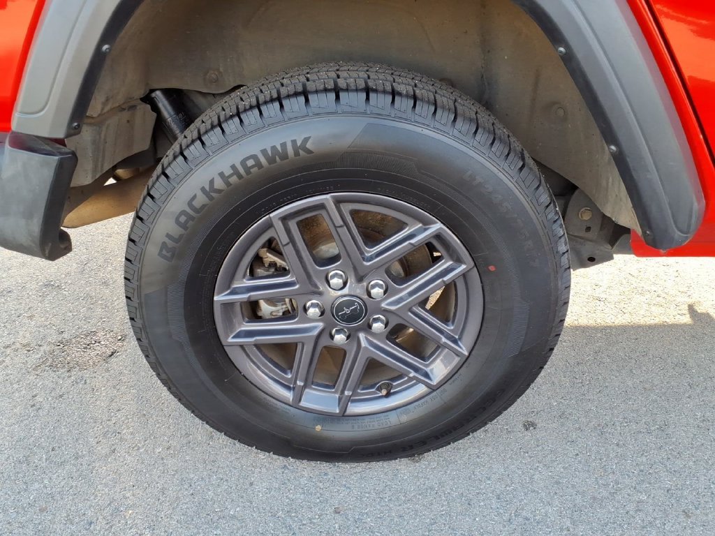 Used 2025 Jeep Wrangler Unlimited Sport AWD/4WD image 4