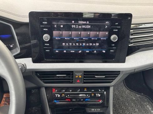 Used 2025 Volkswagen Jetta SE FWD image 12