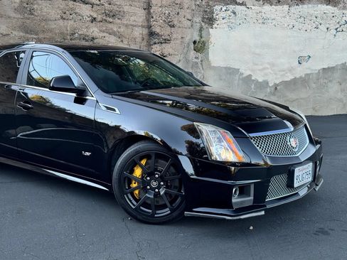 Used 2013 Cadillac CTS V RWD image 3