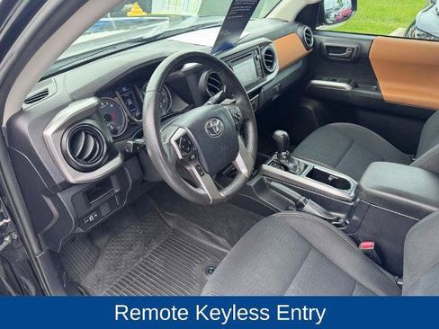 Used 2017 Toyota Tacoma SR5 w/ Tow Package RWD image 10