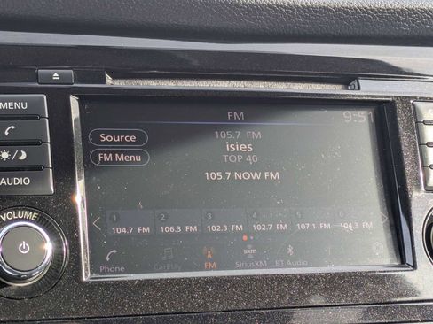 Used 2018 Nissan Rogue SV image 30