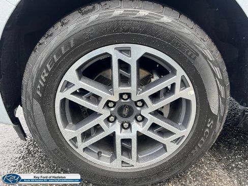 Used 2025 Ford Expedition Active AWD/4WD image 5