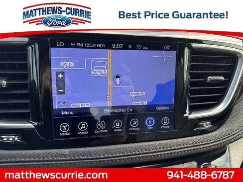 Used 2017 Chrysler Pacifica Limited image 19