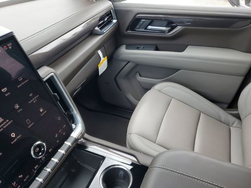 Used 2025 GMC Yukon Elevation RWD image 28