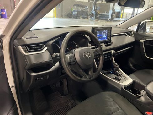 Used 2022 Toyota RAV4 LE AWD/4WD image 11