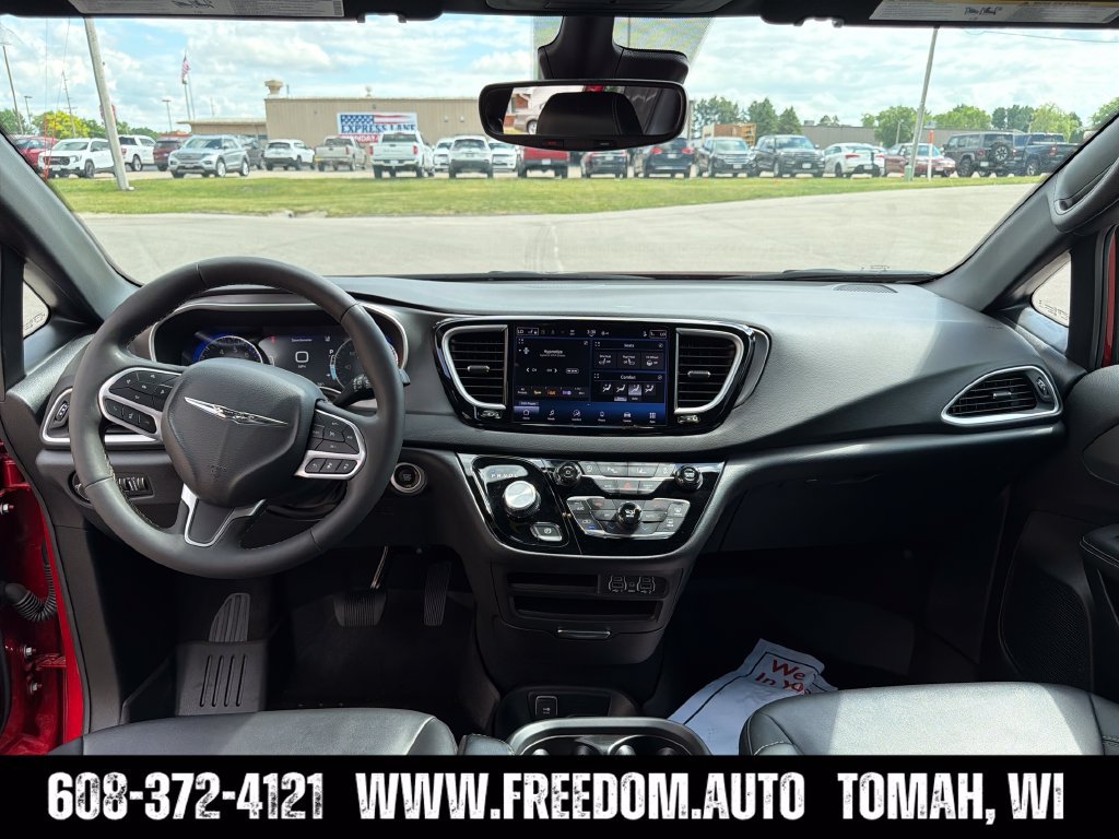 Used 2025 Chrysler Pacifica Select FWD image 20