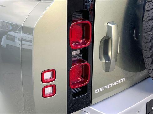 Used 2024 Land Rover Defender 110 S image 26