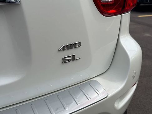 Used 2019 Nissan Pathfinder SL AWD/4WD image 18