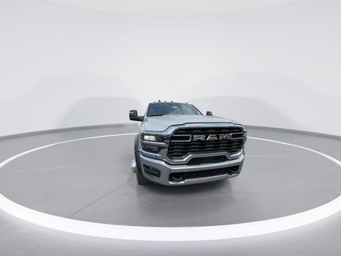 New 2025 RAM 5500 4x4 Regular Cab image 3